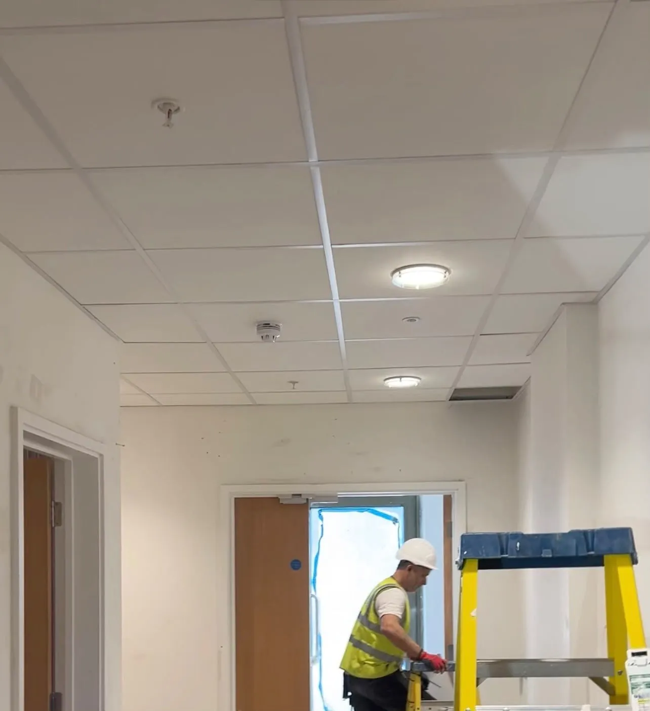 Fitting tiles around services