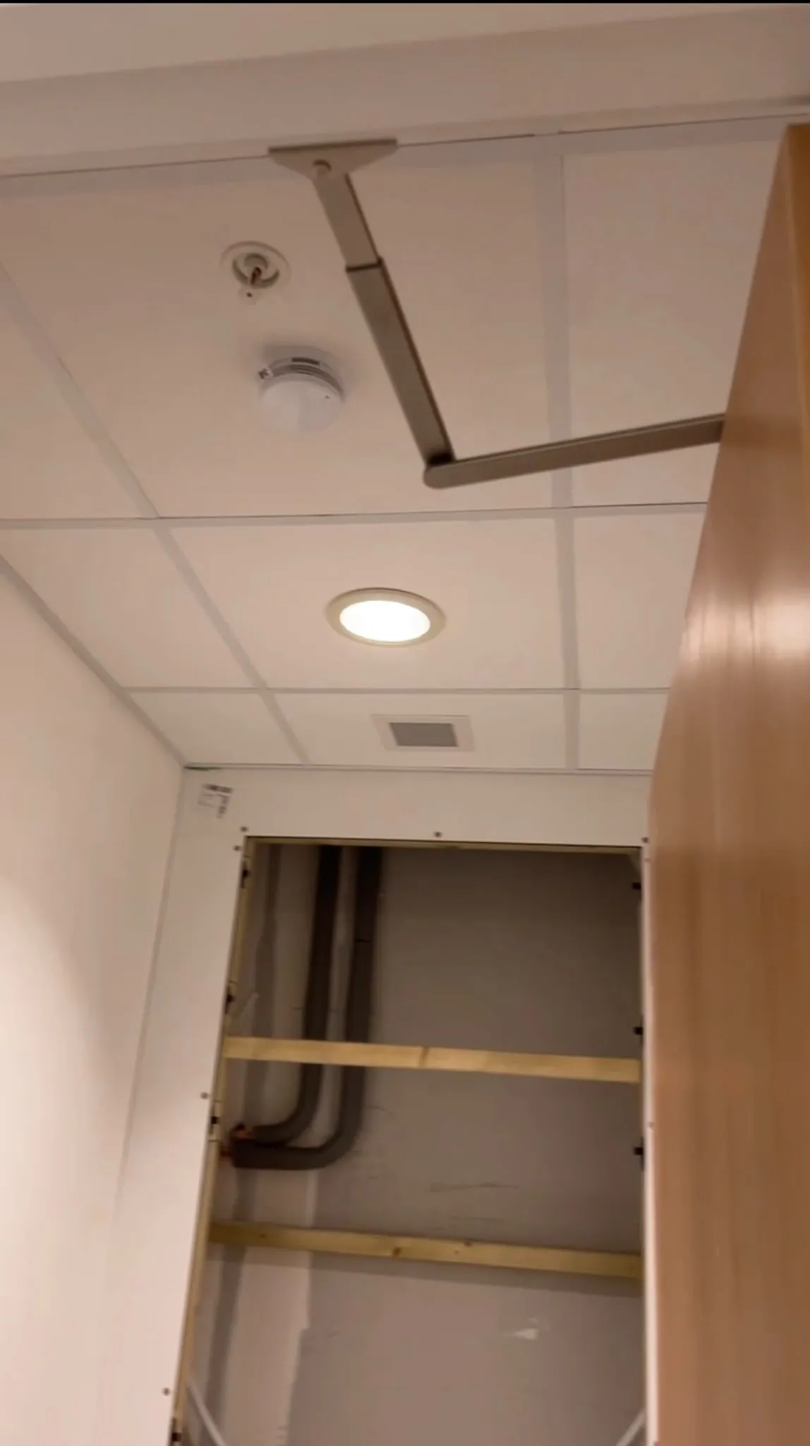 Ceiling details around a service riser
